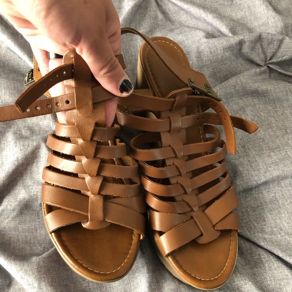 Tan wedges - Picture 2 of 4